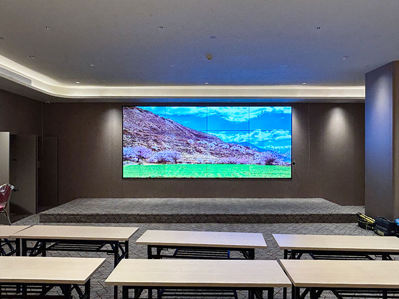 济南市槐荫区全季酒店应用柯华达55寸3.5mm3×4液晶拼接屏